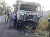 रिश्तेदार की अस्थियां विसर्जित करने जा रहे परिवार की गाड़ी का हाईवे पर भयानक एक्सीडेंट, 8 लोगों की मौत
