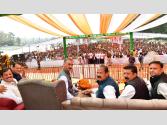 Himachal CM : मुख्यमंत्री ने वीआईपी सोफ़ा हटवाकर साधारण कुर्सी पर बैठकर जीता जनता का दिल