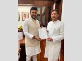 MP Dr. Sikander Kumar : दुर्गम हिमाचली क्षेत्रों के लिए स्थायी एयर एम्बुलेंस सेवा की मांग लेकर केंद्रीय नागरिक उड्डयन मंत्री से मिले राज्यसभा सांसद डॉ. सिकंदर कुमार