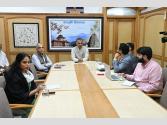 HP New Health insurance Policy: प्रदेश सरकार लाएगी नई स्वास्थ्य बीमा नीति, गरीब परिवारों के लिए उपलब्ध होगी बेहतरीन उपचार सुविधा
