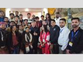 मनाली में ओडिशा के छात्रों संग मोमो खाते दिखे हिमाचल के मंत्री राजेश धर्माणी