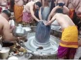 बम-बम भोले के जयकारों से गूंजे शिवालय, 12 ज्योतिर्लिंग समेत सभी शिवालयों में पहुंच रहे भक्त