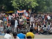 अभिजीत दीपके का आरोप- भाजपा के गुंडे पत्थरबाजी कर रहे:पुलिस के खिलाफ नारे लगे