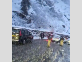 Manali: Fresh Snowfall: हिमाचल में ‘सफेद आफत’: अटल टनल से धुंधी तक फंसे सैकड़ों वाहन, पुलिस ने शुरू किया रेस्क्यू अभियान