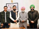 अमेरिकी बिज़नेसमैन कश्मीर सिंह गिल और ट्यूबवेल इंजीनियर गुरदर्शन सिंह ने CM नायब सिंह सैनी से मुलाकात की