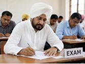 चरणजीत चन्नी परीक्षा देने के लिए पंजाब यूनिवर्सिटी के परीक्षा केंद्र पहुंचे