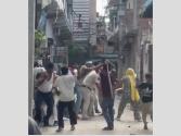 दिल्ली ब्रेकिंग: पेट्रोलिंग के दौरान पुलिस पर मिर्च पाउडर और ईंटों से हमला; 3 घायल